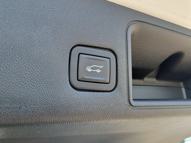 Used 2022 GMC Terrain SLT w/ Tech Package AWD/4WD image 8
