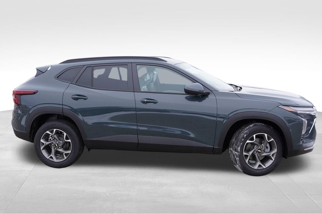 New 2026 Chevrolet Trax LT w/ Driver Confidence Package FWD image 3
