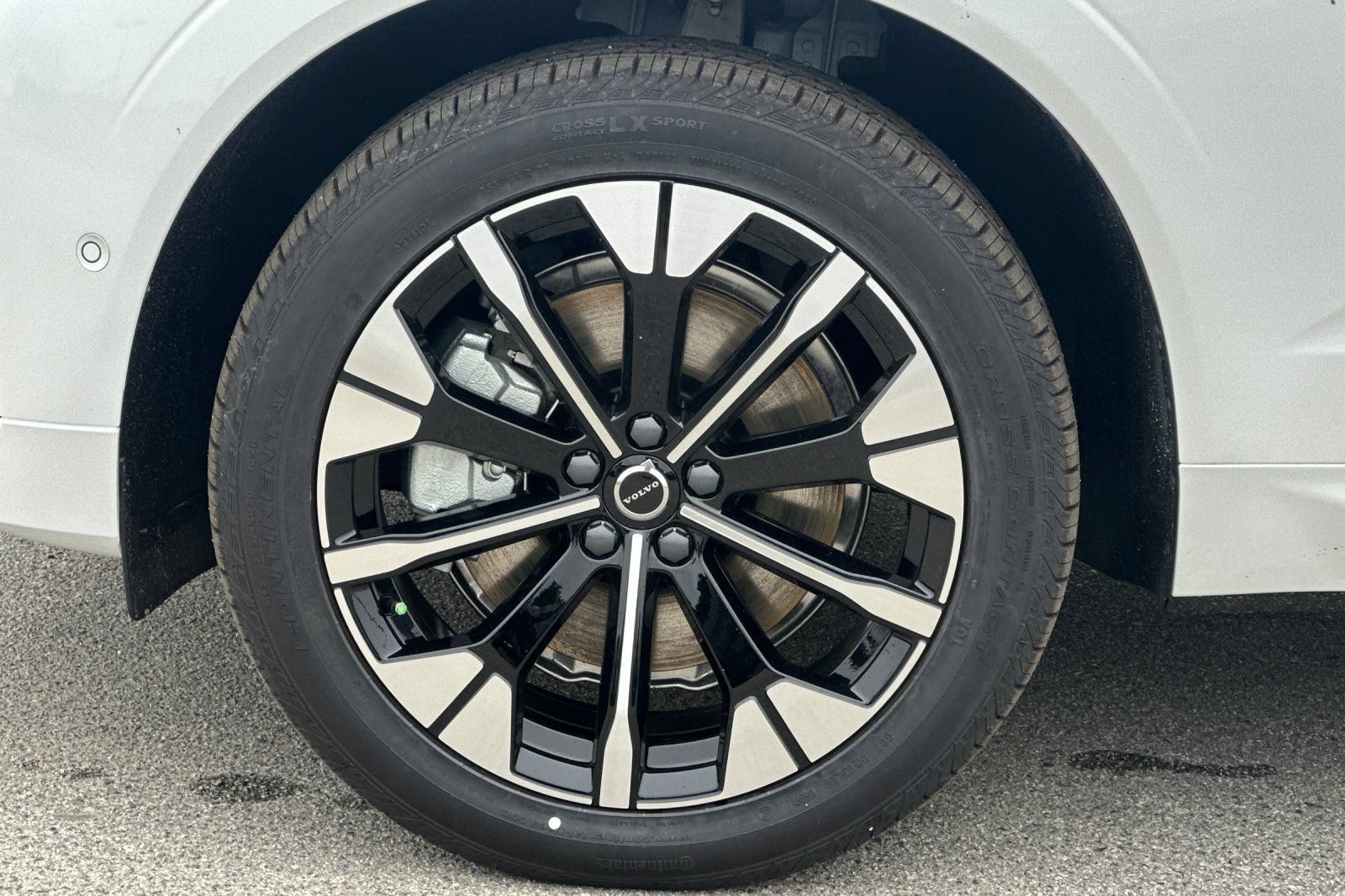 New 2026 Volvo XC60 T8 Plus w/ Climate Package PRO AWD/4WD image 26