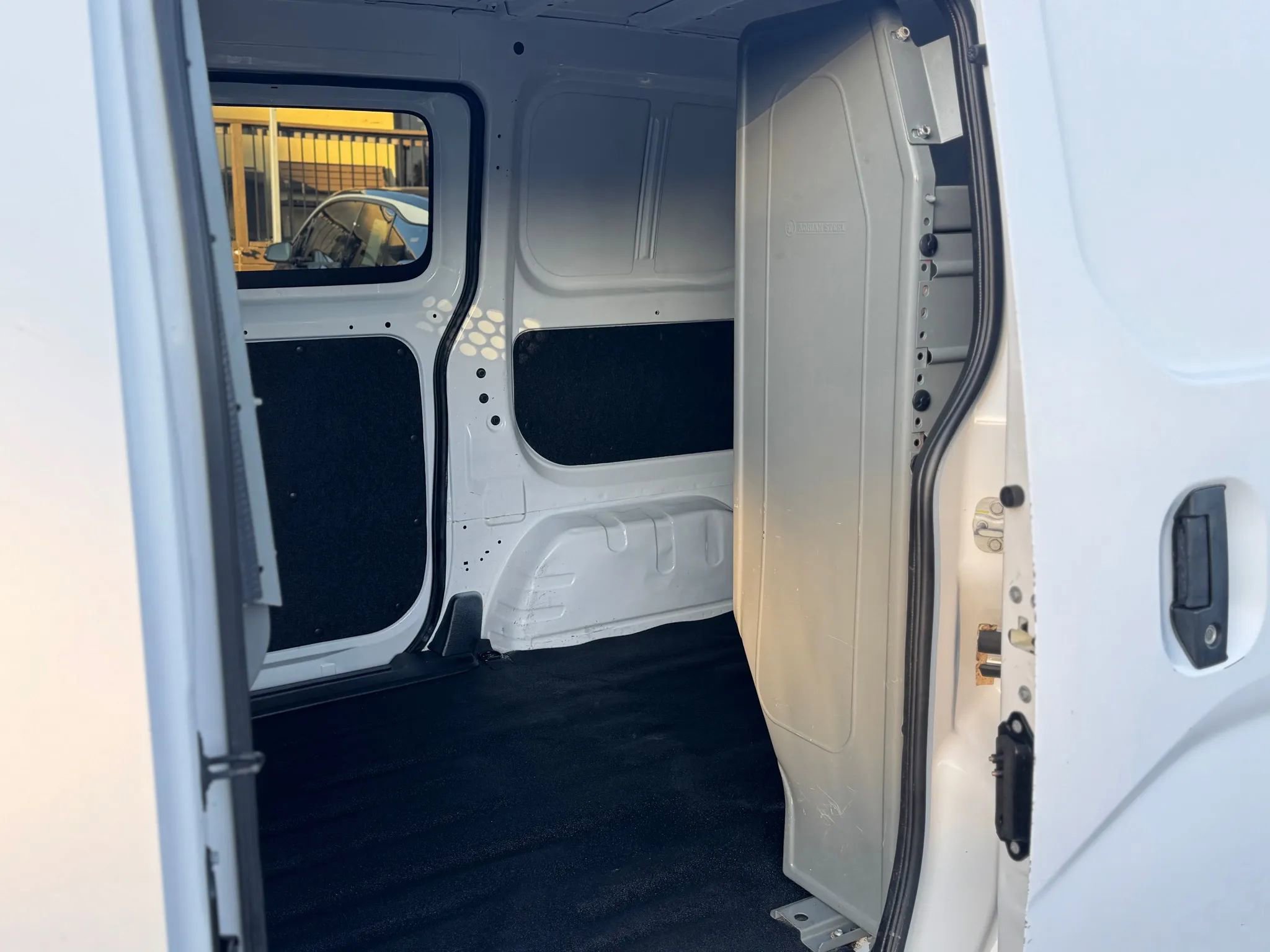 Used 2018 Nissan NV200 SV image 31