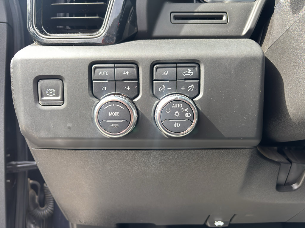 Used 2024 GMC Sierra 3500 AT4 w/ AT4 Preferred Package image 17