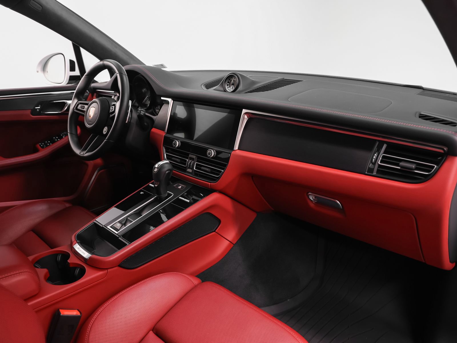 Certified 2022 Porsche Macan GTS image 30