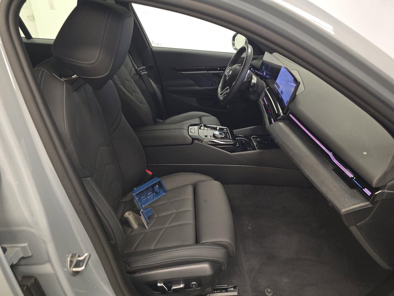 Used 2025 BMW 530i w/ M Sport Package image 27