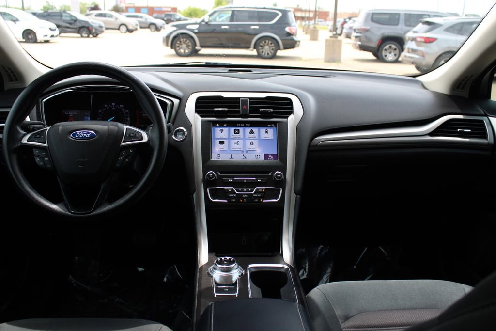 Used 2017 Ford Fusion SE FWD image 40