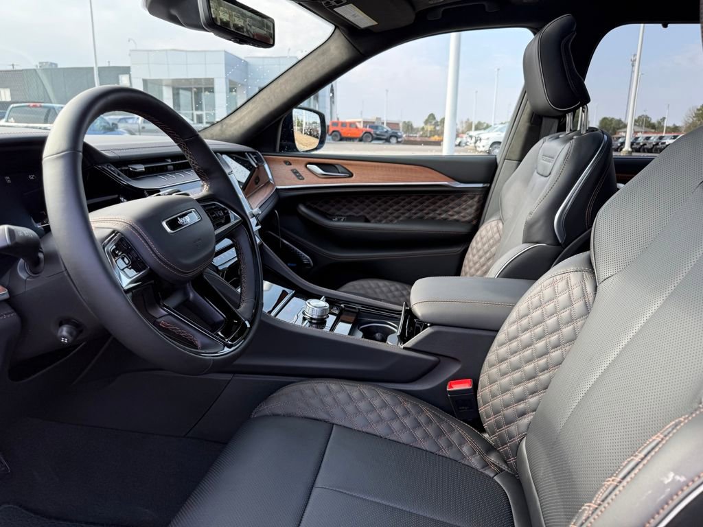 New 2026 Jeep Grand Cherokee L Summit w/ Obsidian Package image 9