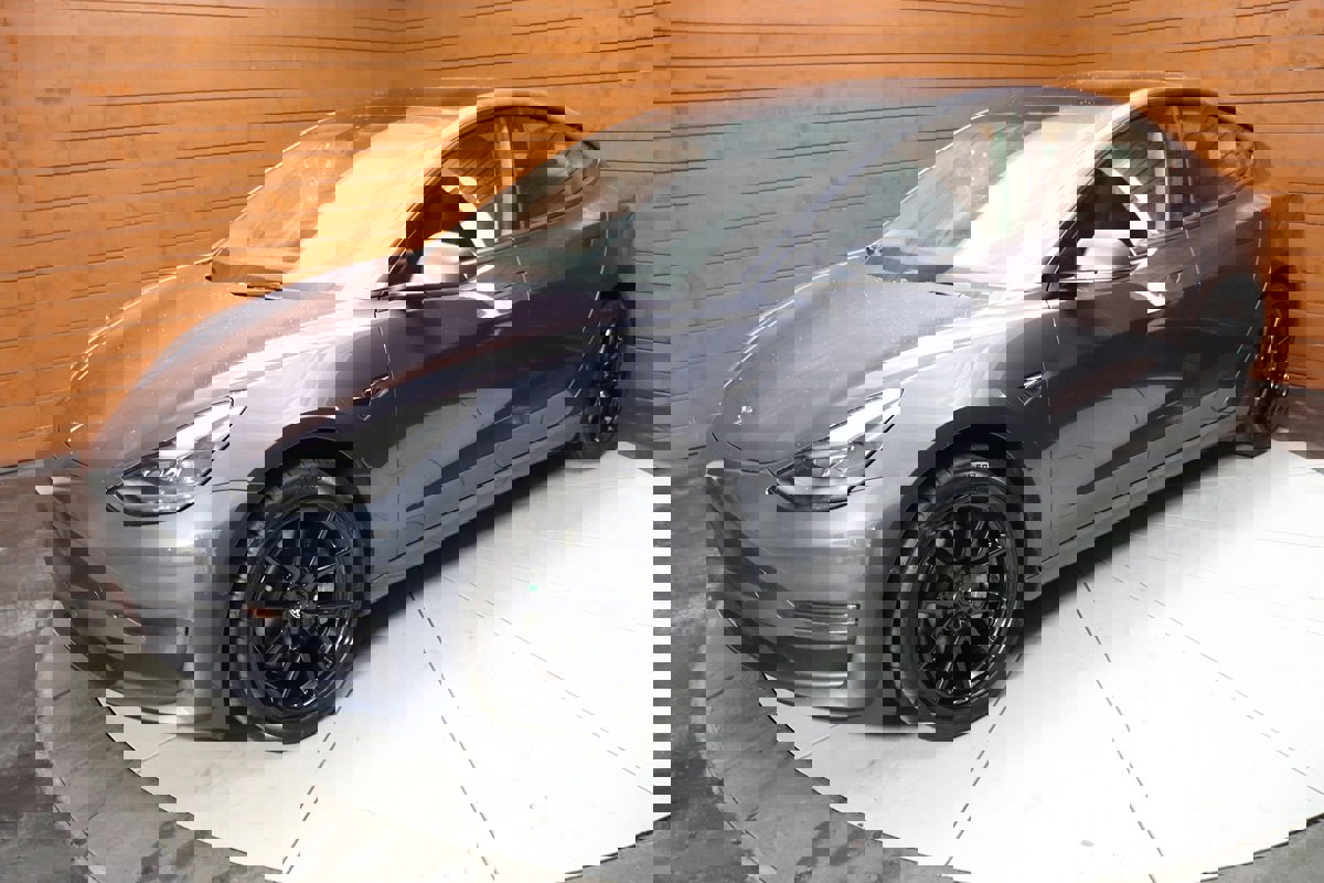 Used 2023 Tesla Model 3 Standard Range image 5