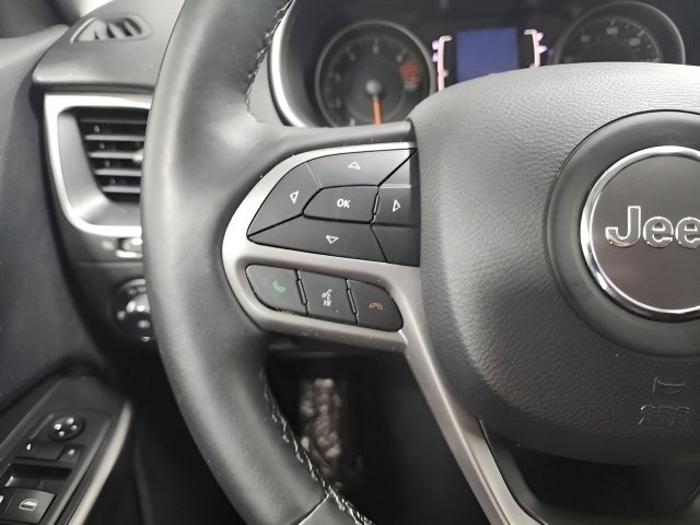 Used 2019 Jeep Cherokee Latitude w/ Cold Weather Group image 26