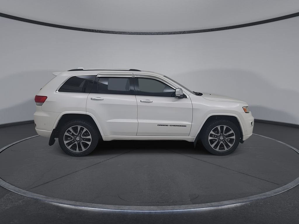 Used 2017 Jeep Grand Cherokee Overland w/ Jeep Active Safety Group AWD/4WD image 18