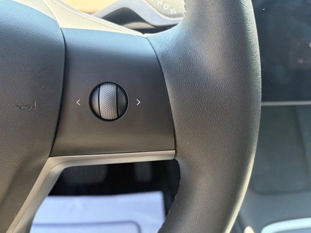 Used 2025 Tesla Model Y Long Range RWD image 19