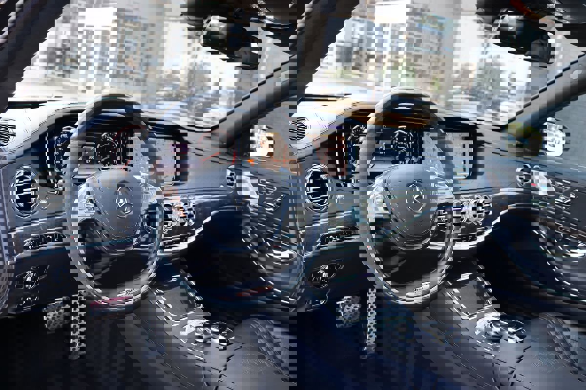 Used 2015 Mercedes-Benz S 63 AMG 4MATIC Sedan w/ Driver Assistance Package image 18