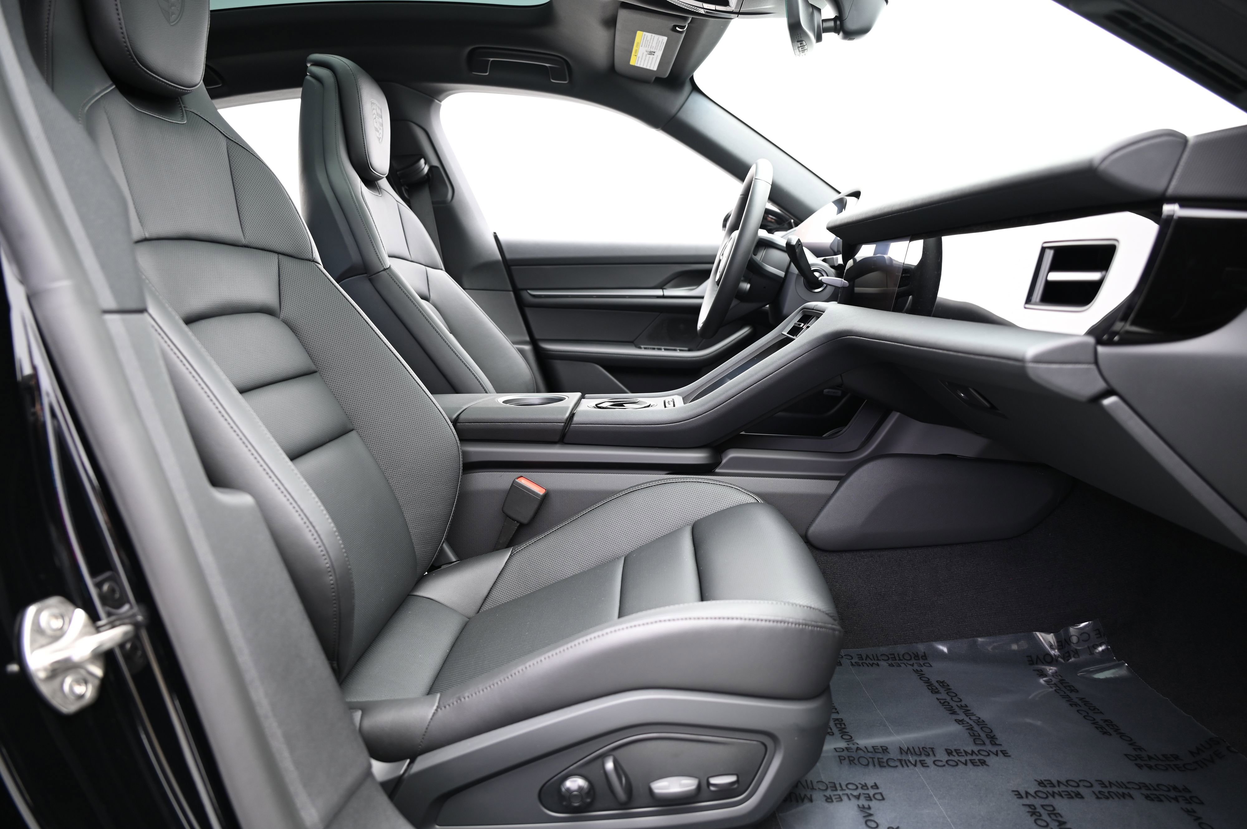 Used 2025 Porsche Taycan image 27