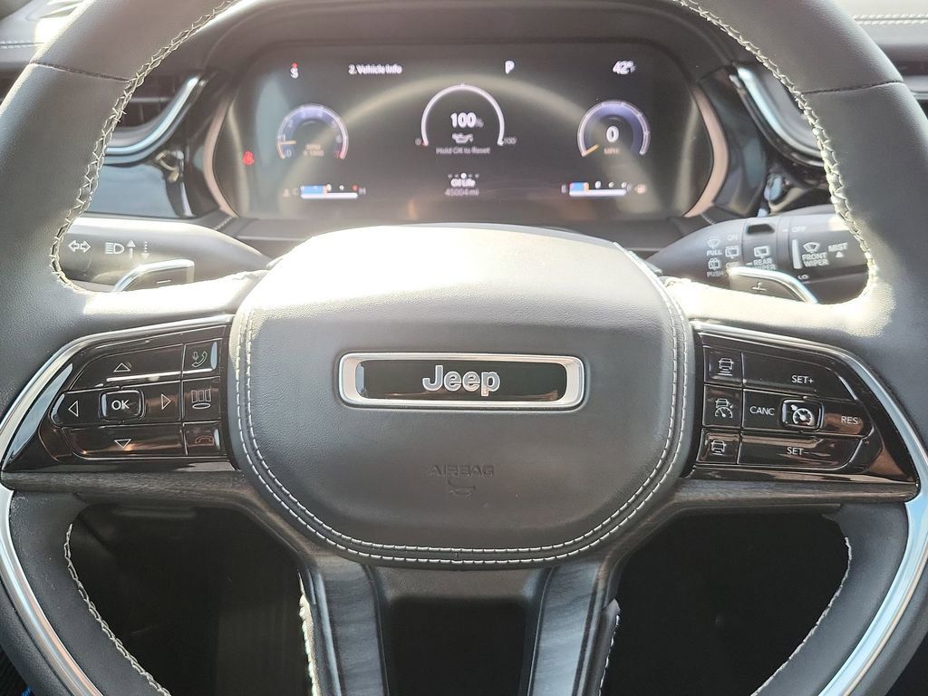 Used 2023 Jeep Grand Cherokee Overland image 11