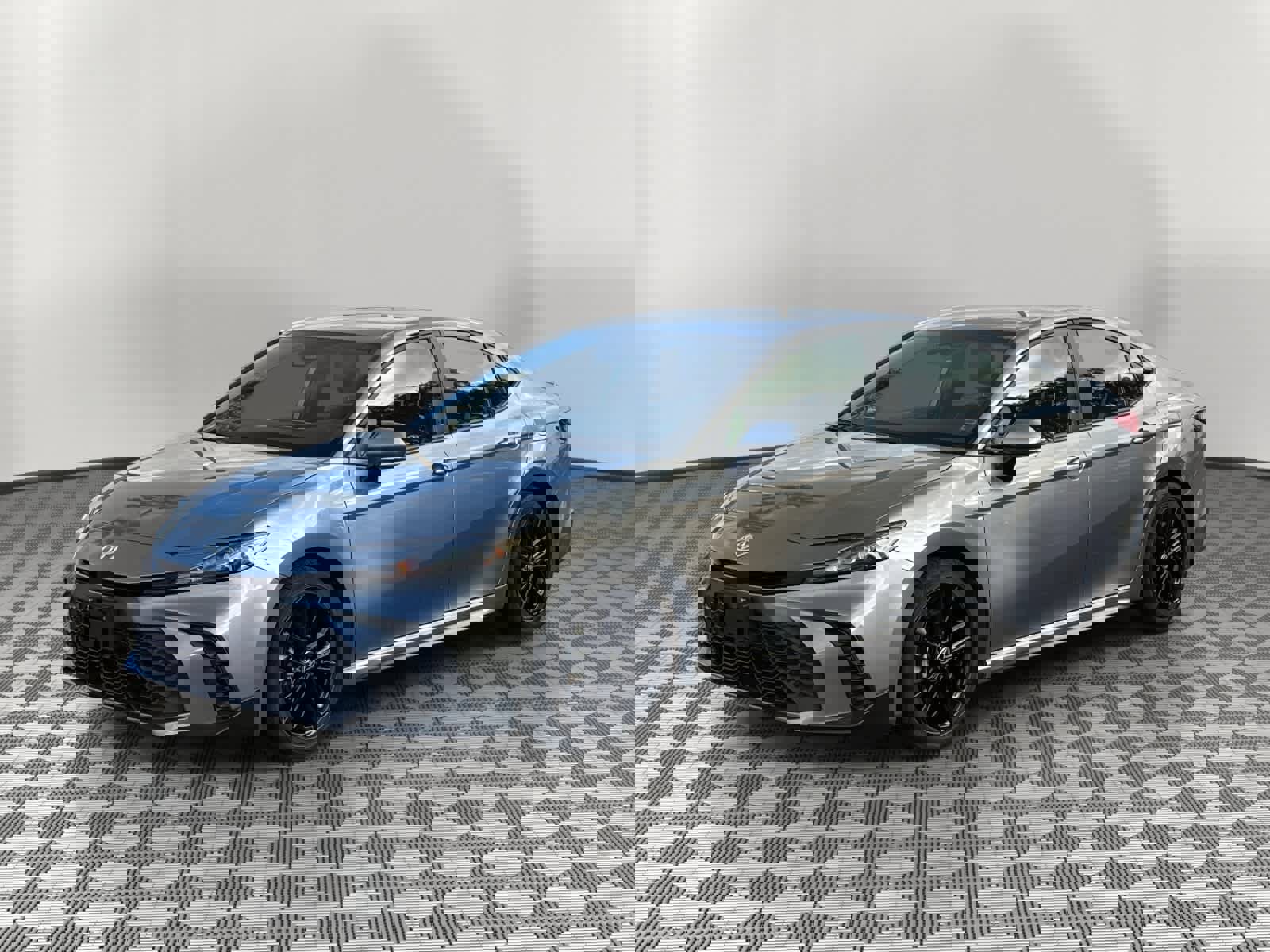 Used 2025 Toyota Camry SE image 1