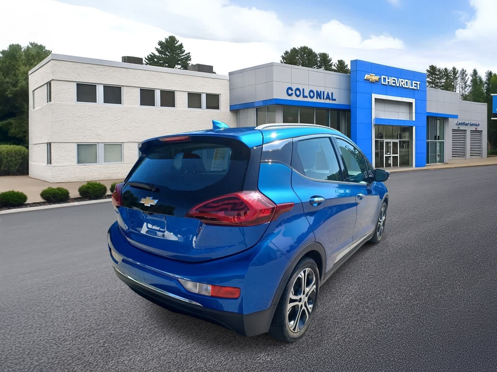 Used 2017 Chevrolet Bolt Premier w/ Driver Confidence II Package FWD image 4