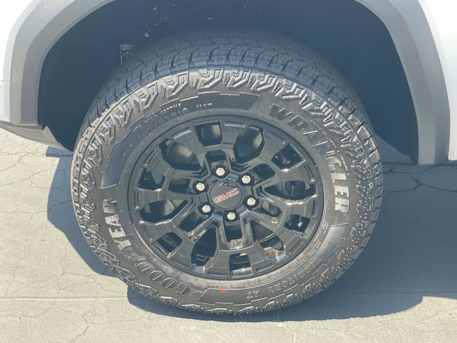 New 2026 GMC Canyon Elevation w/ Convenience Package RWD image 30