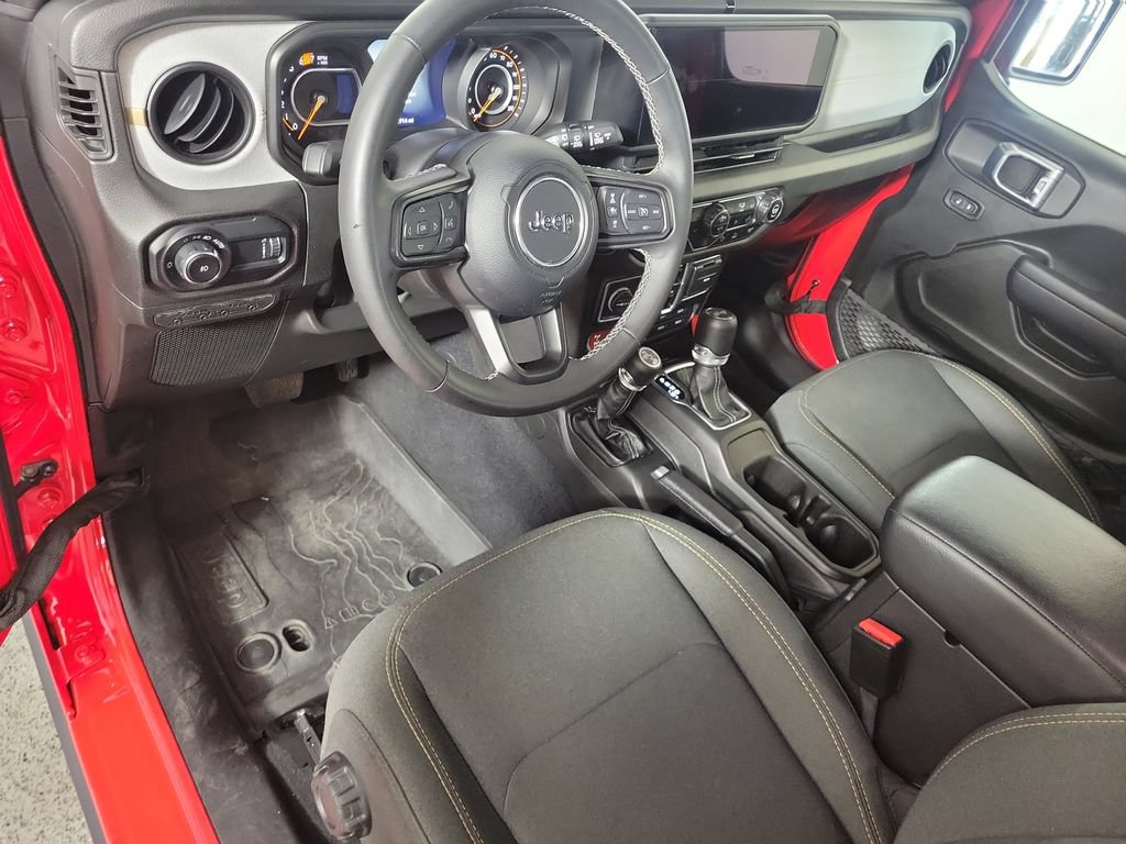 Used 2025 Jeep Wrangler Unlimited Sport AWD/4WD image 11
