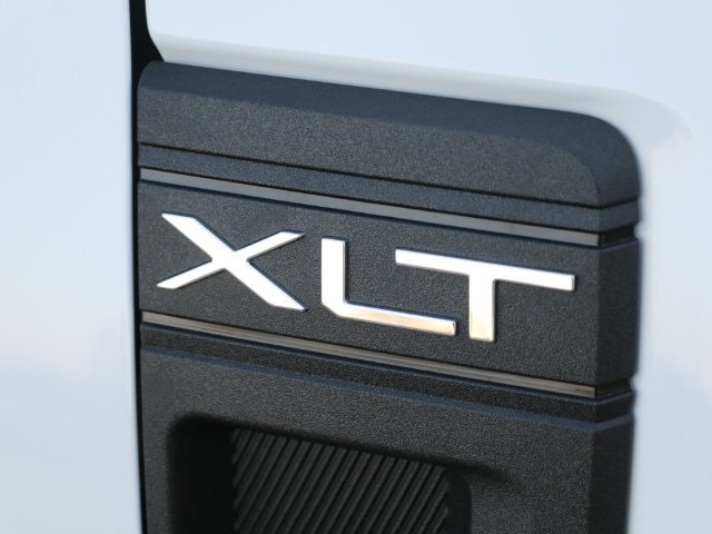 New 2026 Ford Maverick XLT w/ XLT Luxury Package FWD image 9