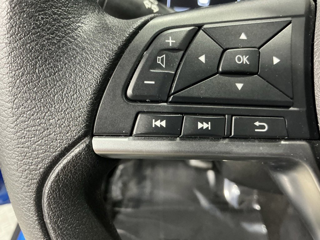 Used 2023 Nissan Kicks SV image 9