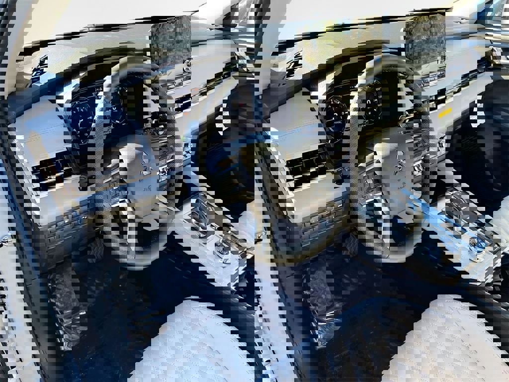 New 2025 Mitsubishi Outlander SEL image 9