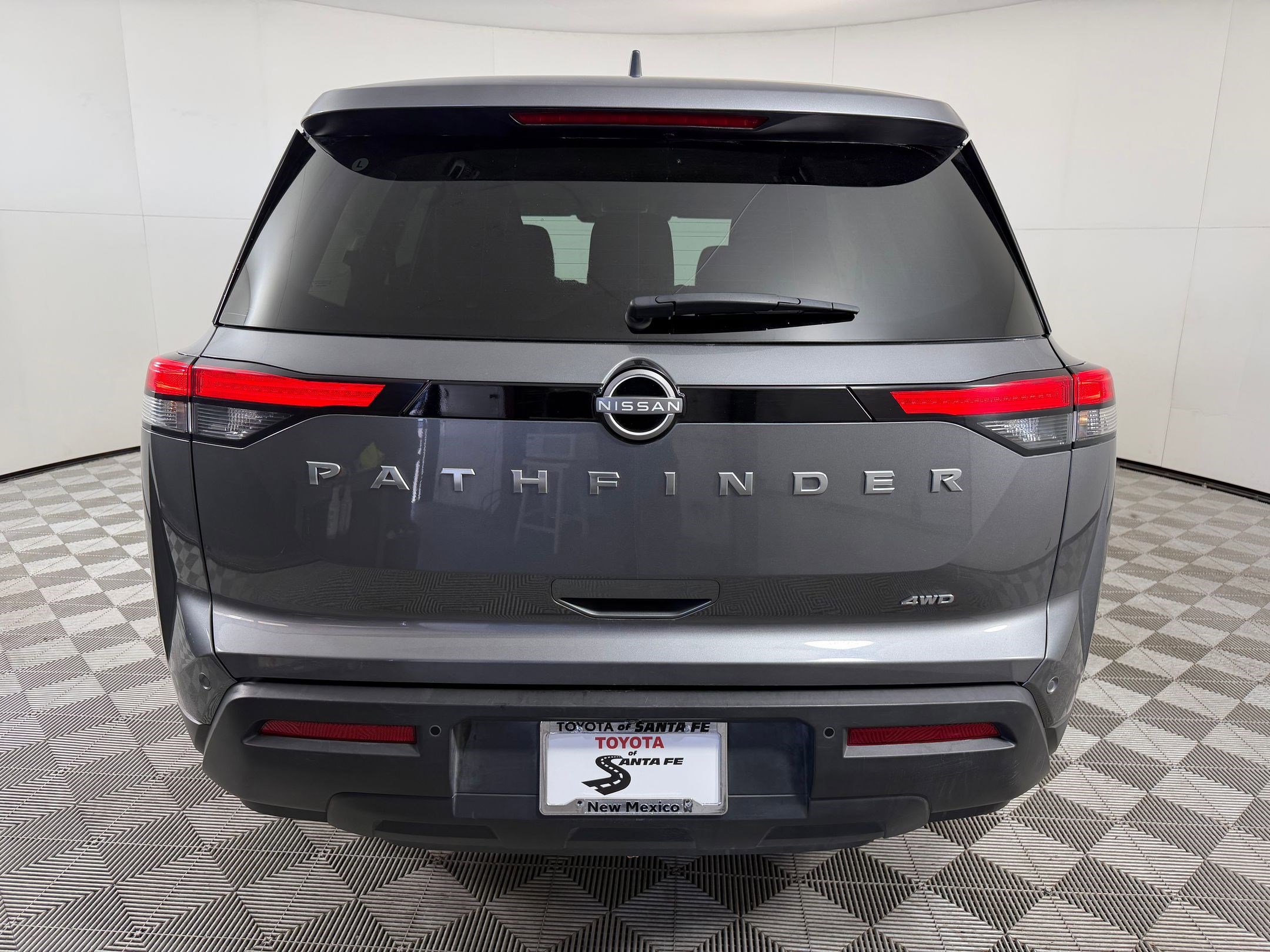 Used 2024 Nissan Pathfinder S AWD/4WD image 9