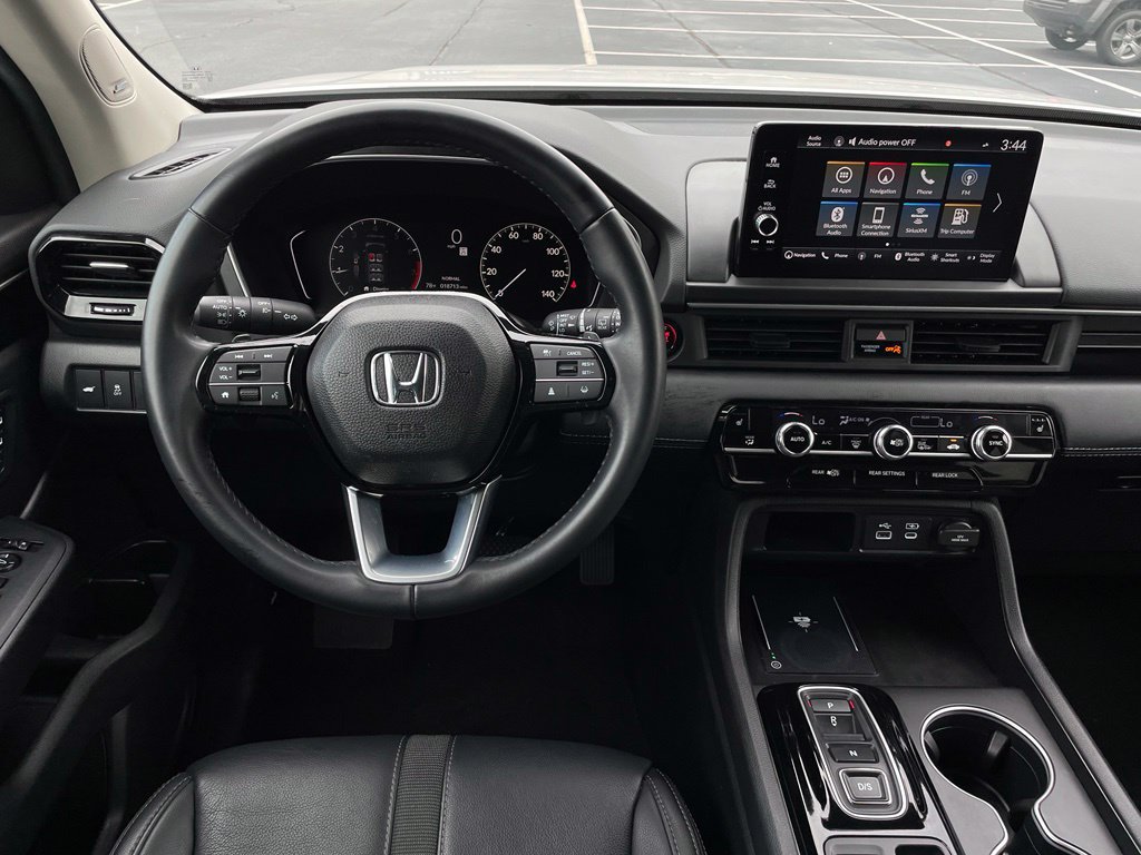 Certified 2025 Honda Pilot Touring image 11