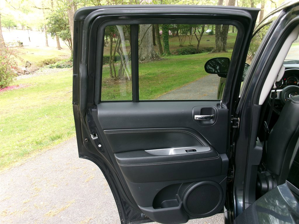 Used 2014 Jeep Compass Latitude w/ Sun/Sound Group FWD image 36