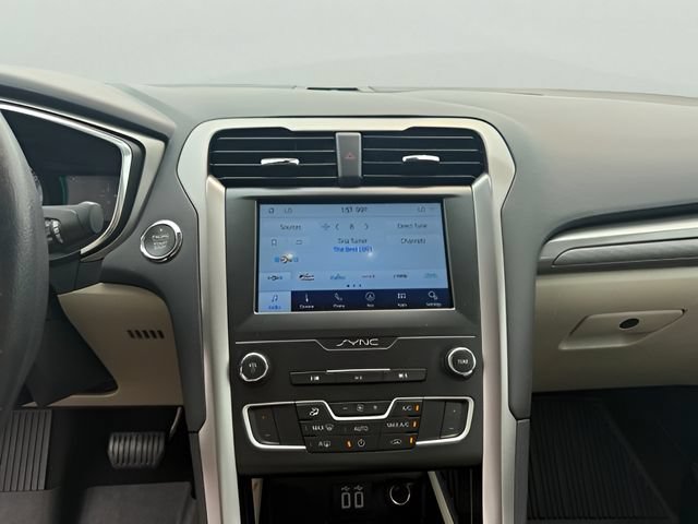 Used 2020 Ford Fusion SE FWD image 11