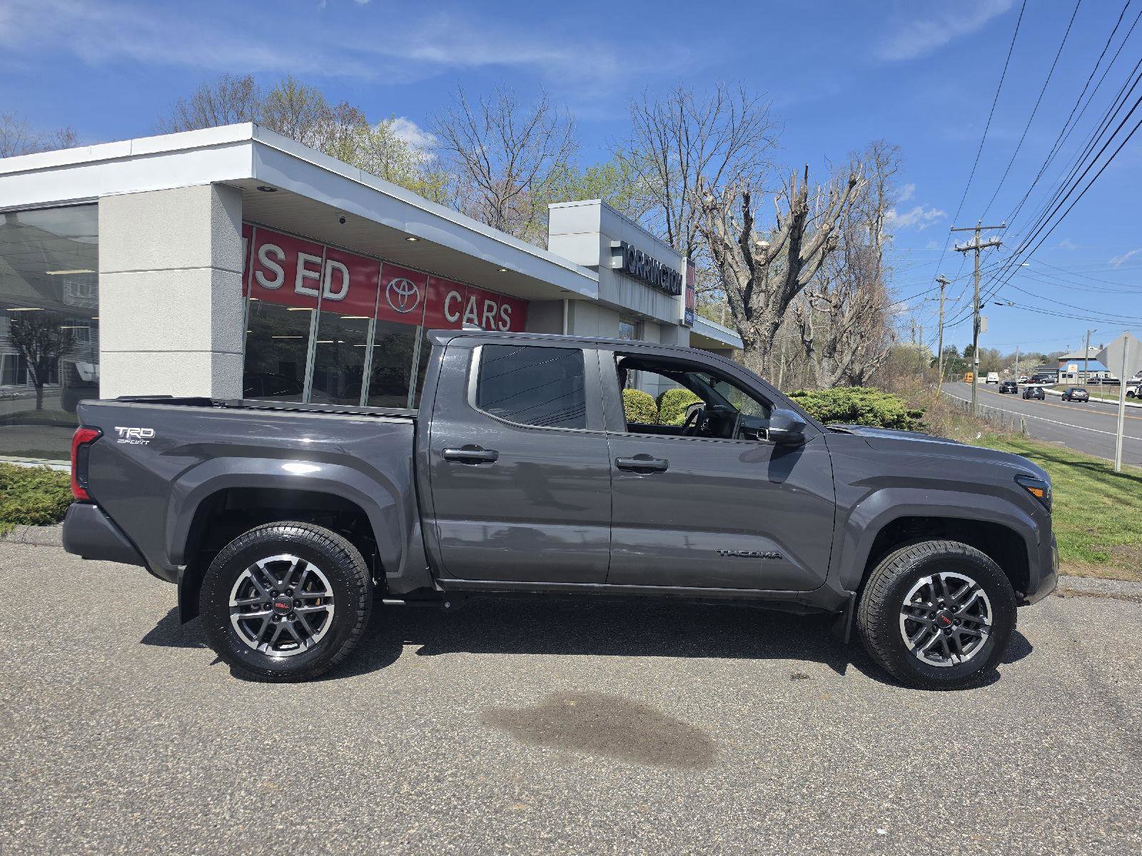 Used 2024 Toyota Tacoma TRD Sport w/ TRD Sport Upgrade Package AWD/4WD image 2