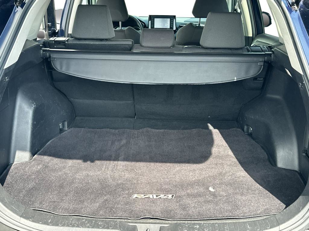 Used 2022 Toyota RAV4 XLE AWD/4WD image 5