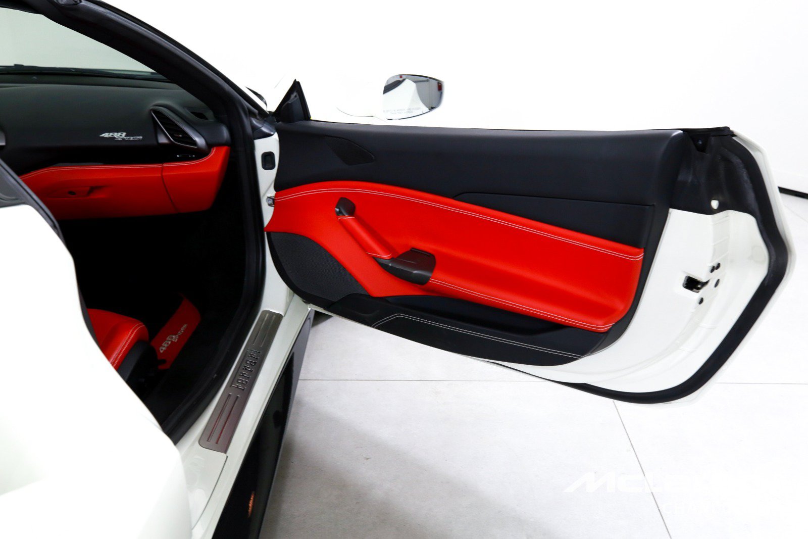 Used 2018 Ferrari 488 Spider RWD image 18