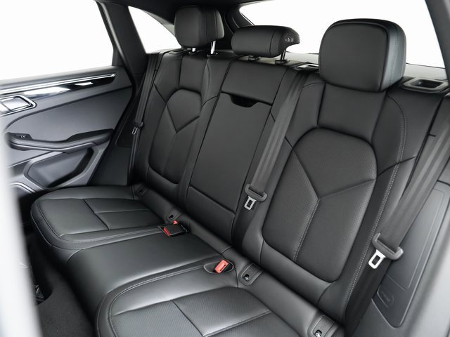 Certified 2025 Porsche Macan image 27