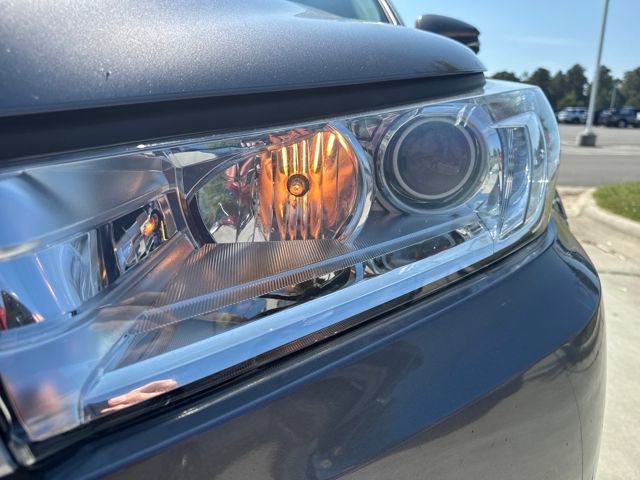Used 2019 Toyota Highlander XLE image 12
