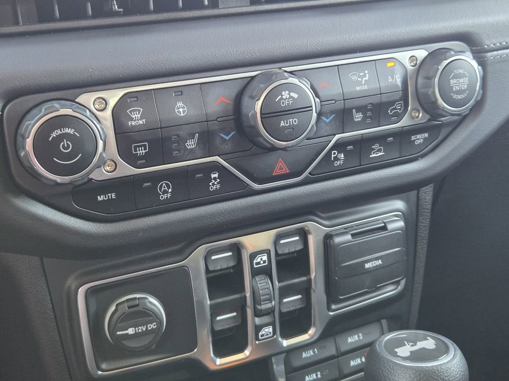 Used 2024 Jeep Wrangler Unlimited Sahara w/ Safety Group AWD/4WD image 19
