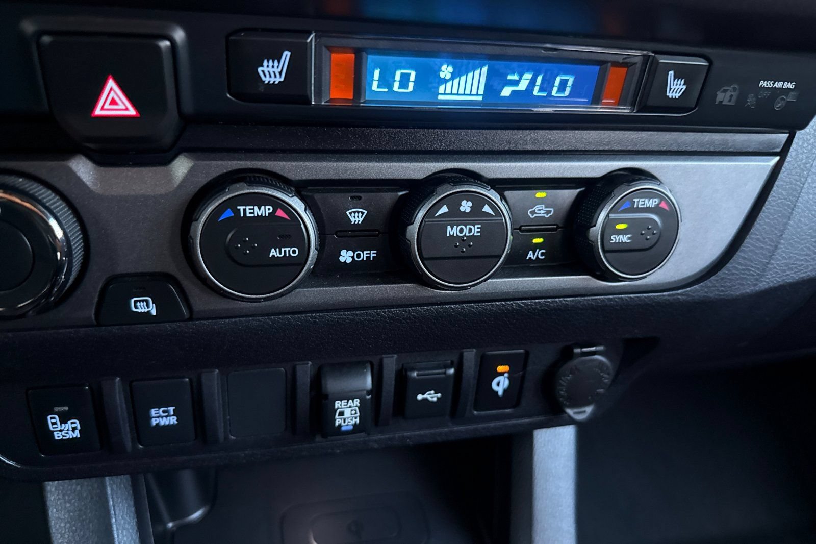 Used 2020 Toyota Tacoma SR5 AWD/4WD image 26