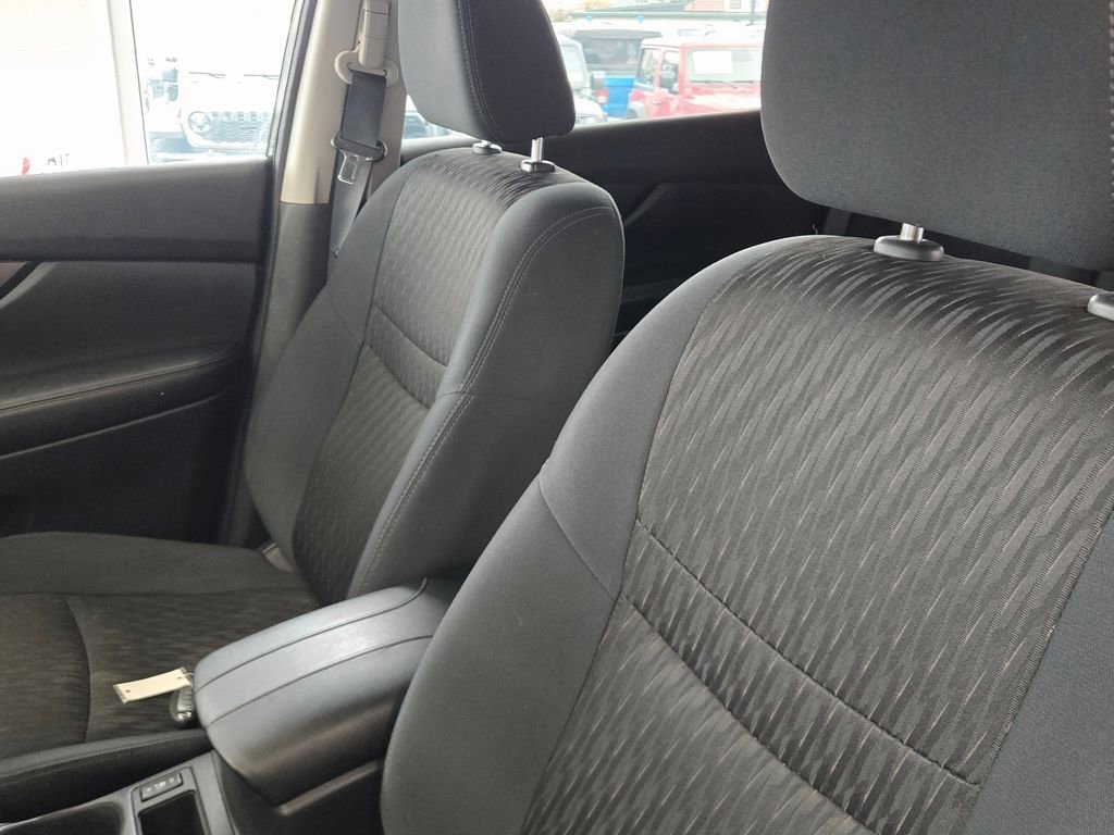 Used 2019 Nissan Rogue SV image 19