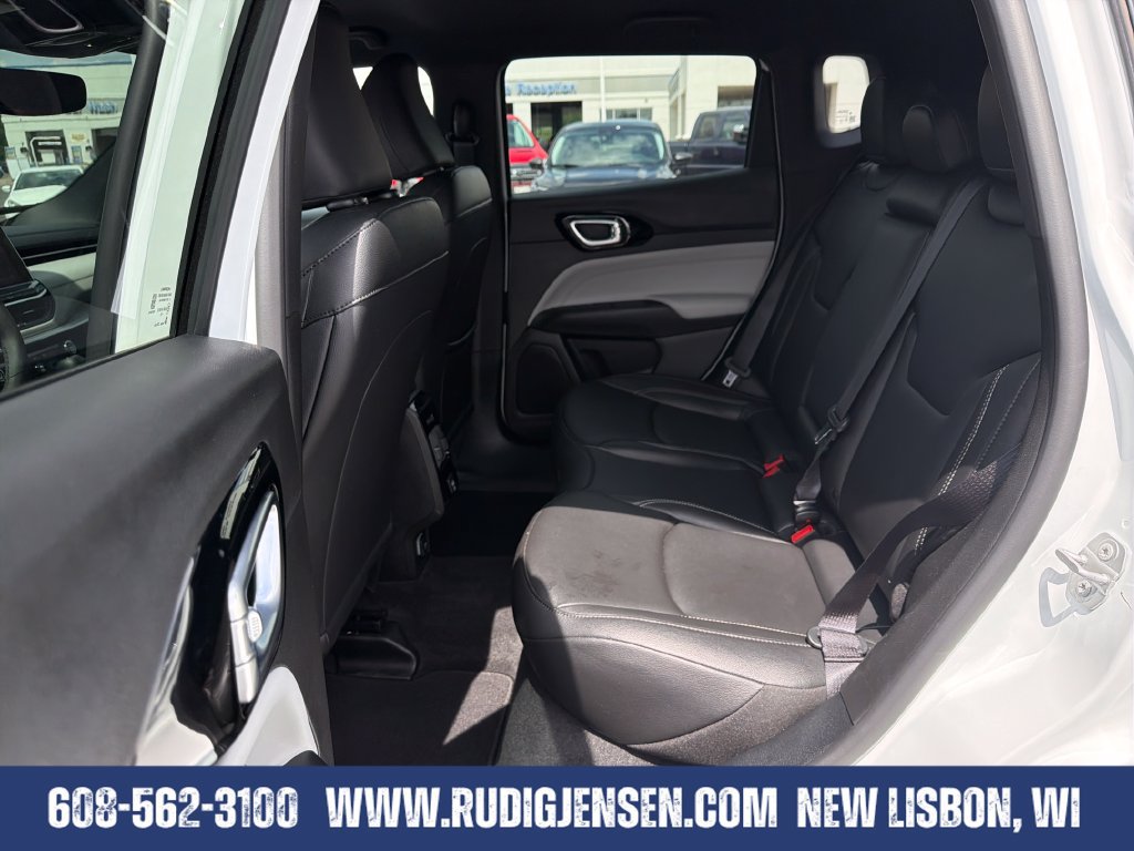 Used 2025 Jeep Compass Limited AWD/4WD image 23
