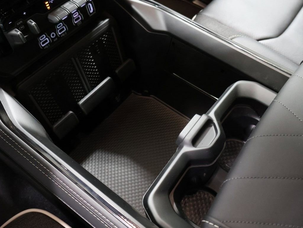 New 2026 RAM 1500 Limited w/ Off Road Group image 28