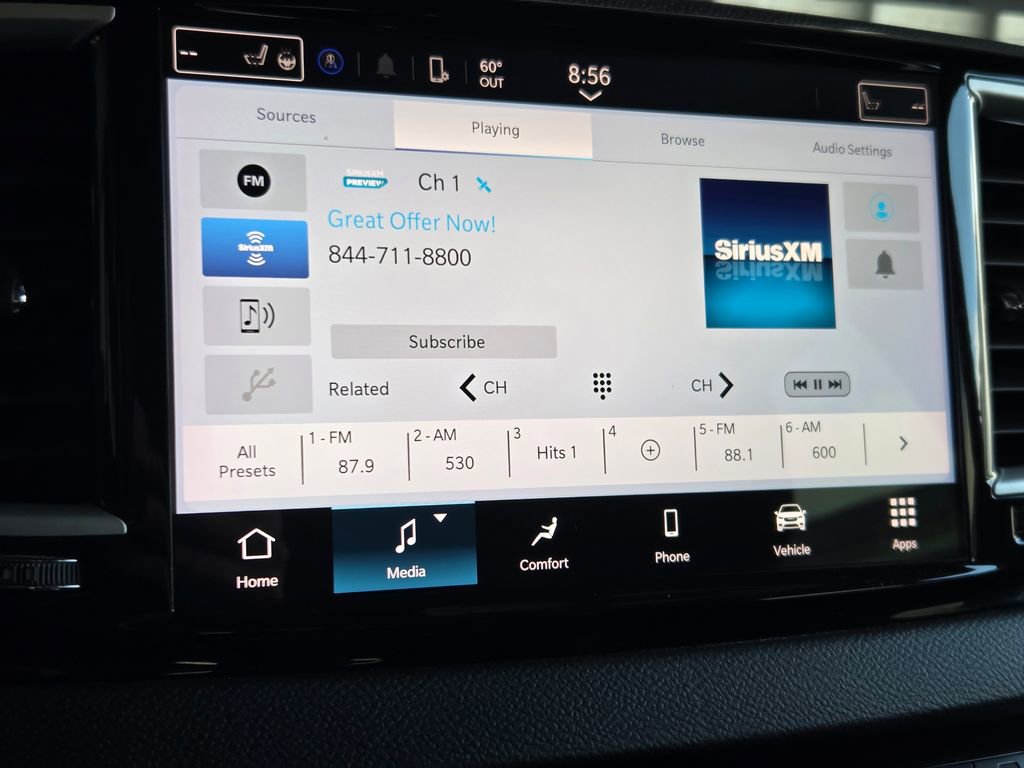 Used 2024 Chrysler Pacifica Touring-L FWD image 4