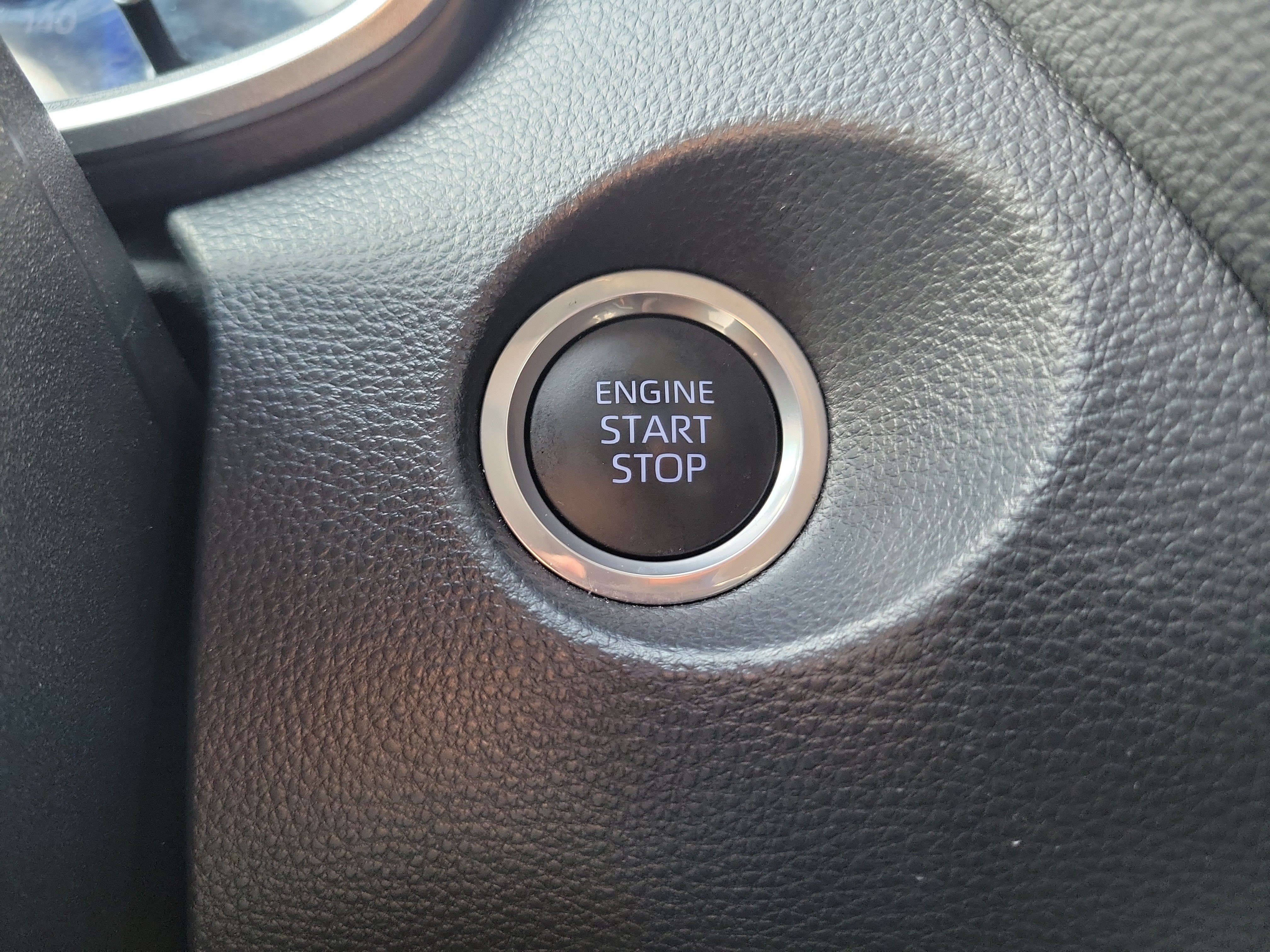 Used 2022 Toyota Corolla Cross XLE FWD image 29