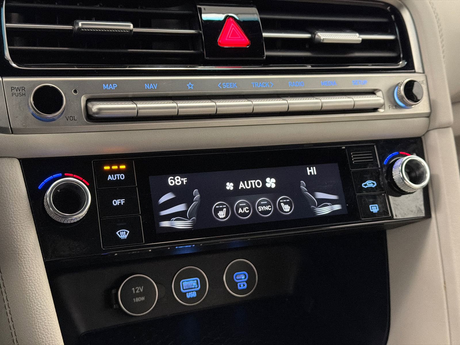 Used 2024 Genesis G70 2.5T image 26