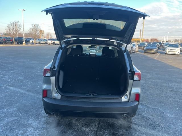 Used 2021 Ford Escape SE w/ SE Sport Appearance Package image 10