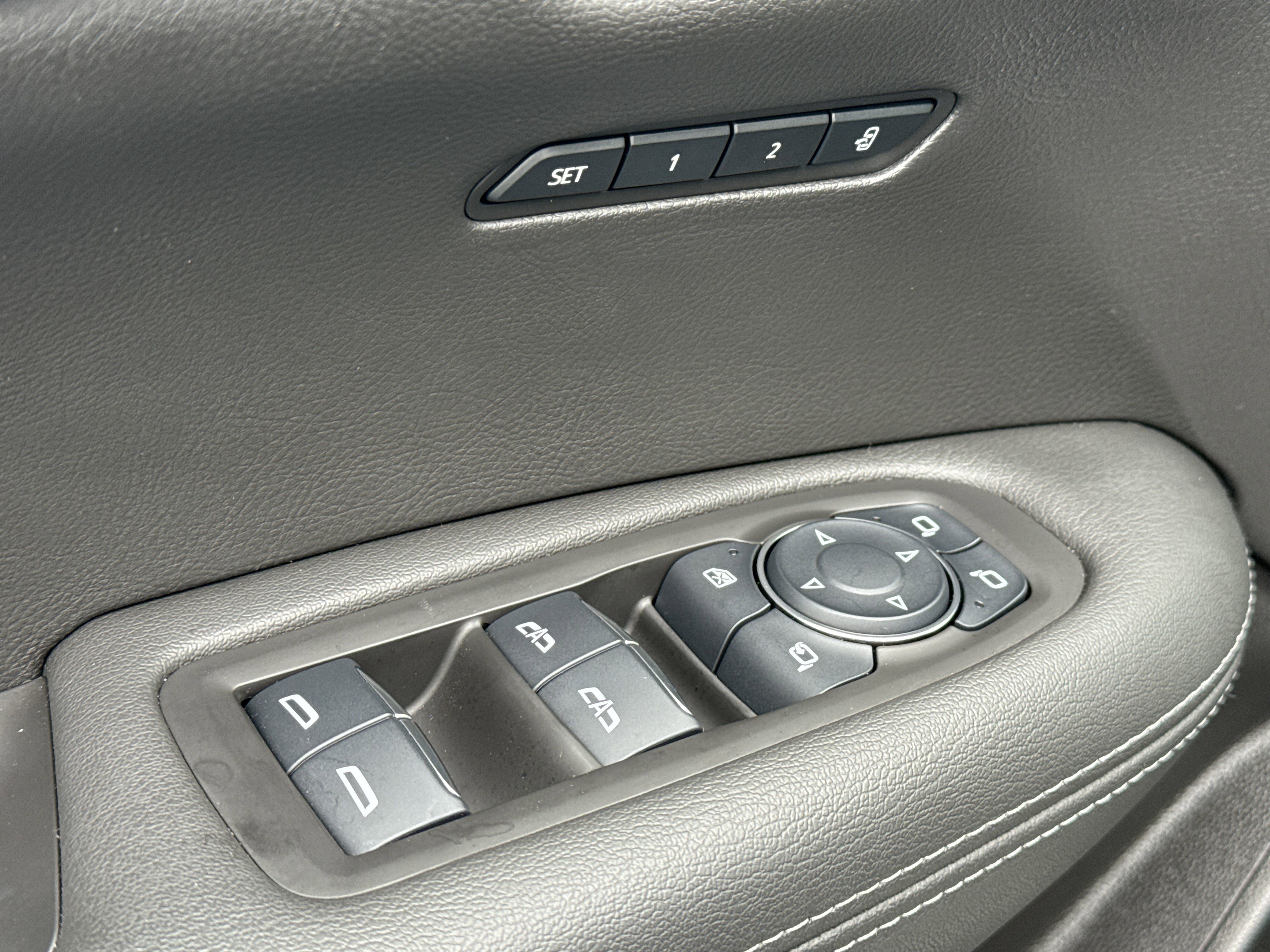 Used 2025 Cadillac XT6 Premium Luxury w/ Technology Package image 24