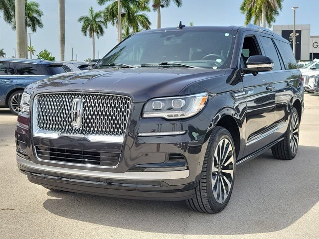 Certified 2024 Lincoln Navigator Reserve AWD/4WD image 3