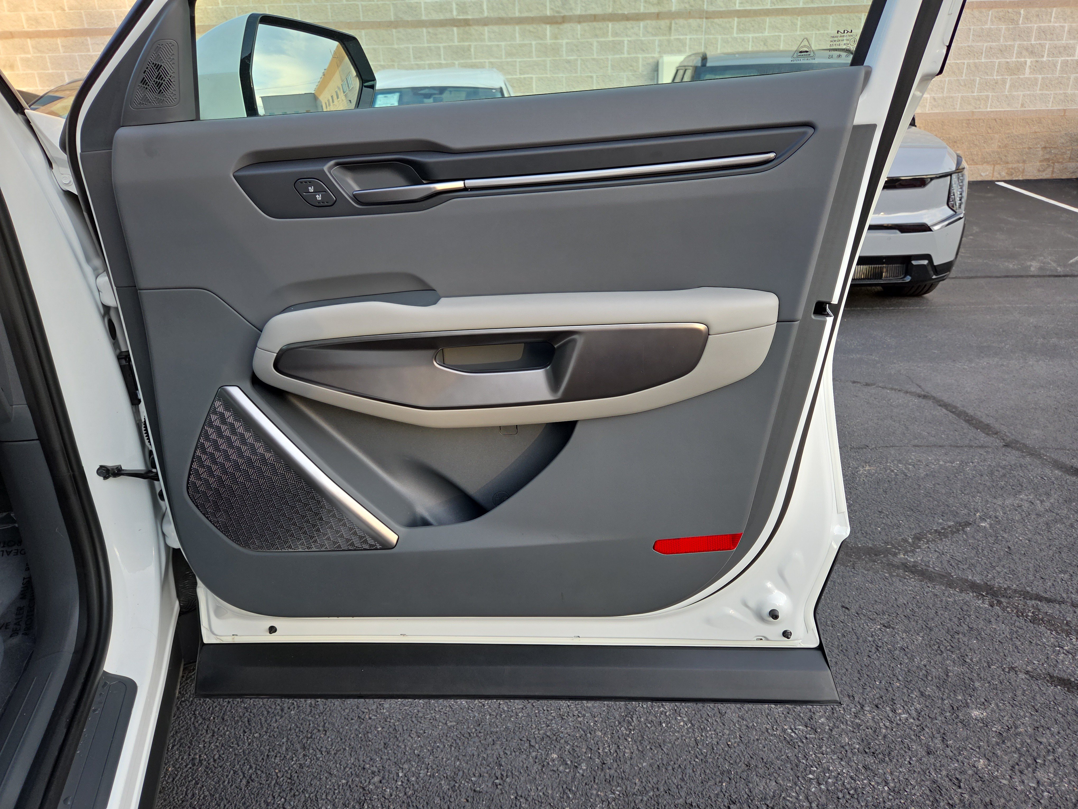Certified 2024 Kia EV9 Wind AWD/4WD image 28