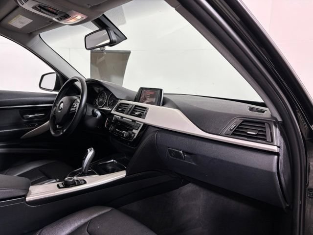 Used 2017 BMW 320i xDrive Sedan AWD/4WD image 21
