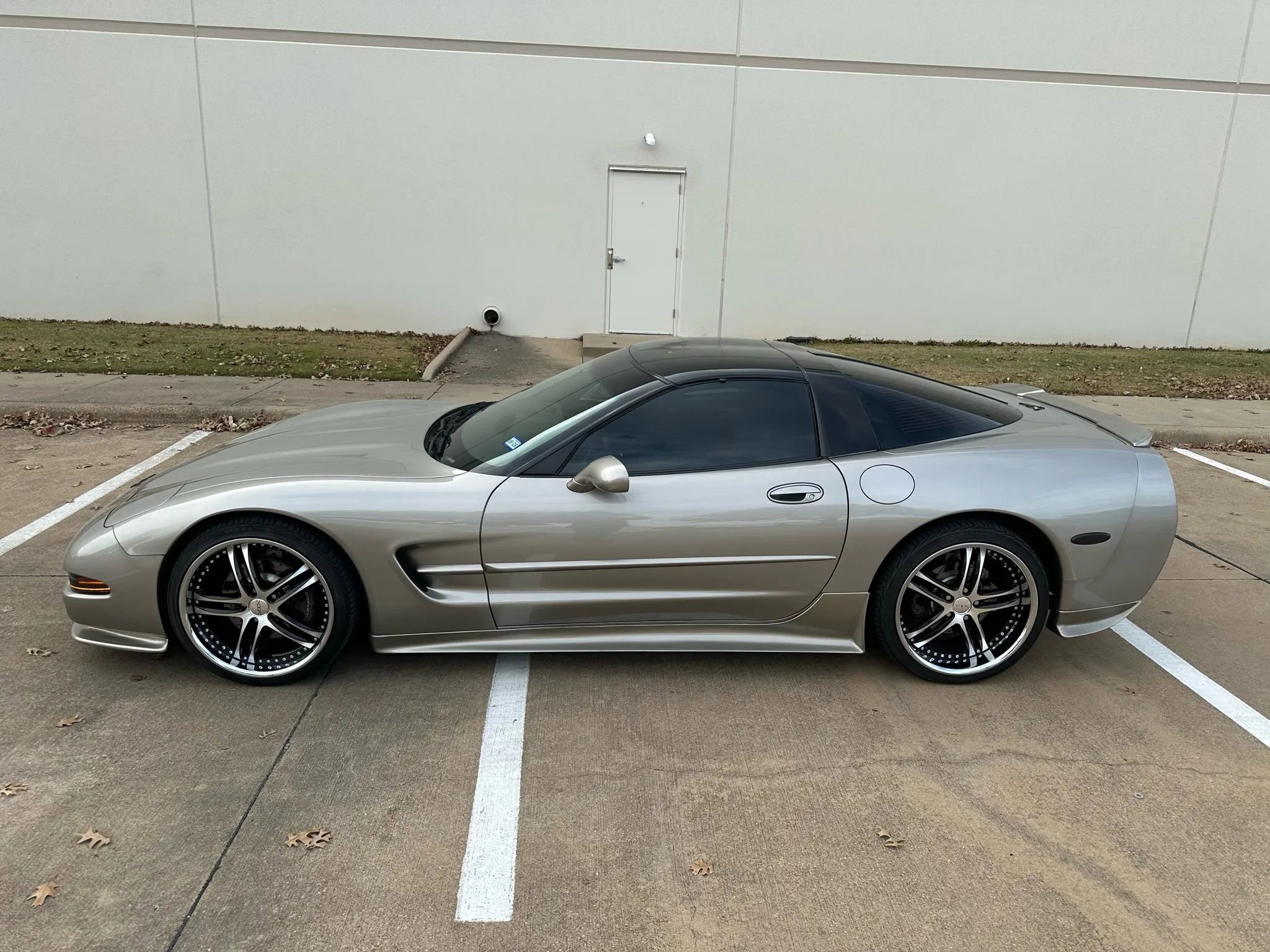 Used 2000 Chevrolet Corvette Coupe image 2