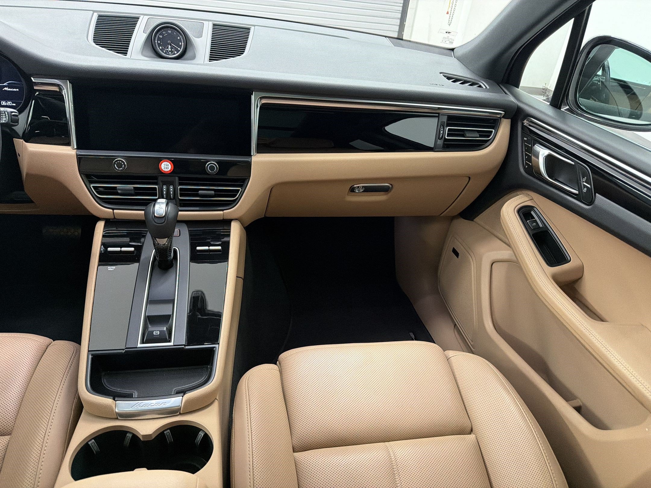 Used 2026 Porsche Macan AWD/4WD image 30