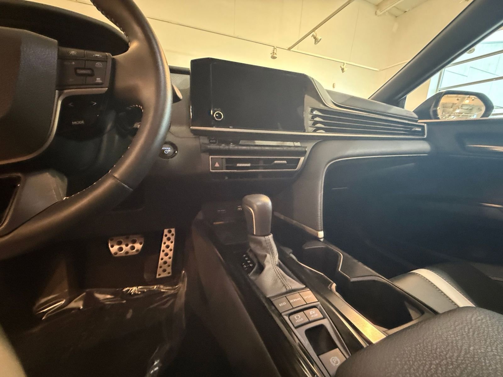 Used 2025 Toyota Camry SE image 41