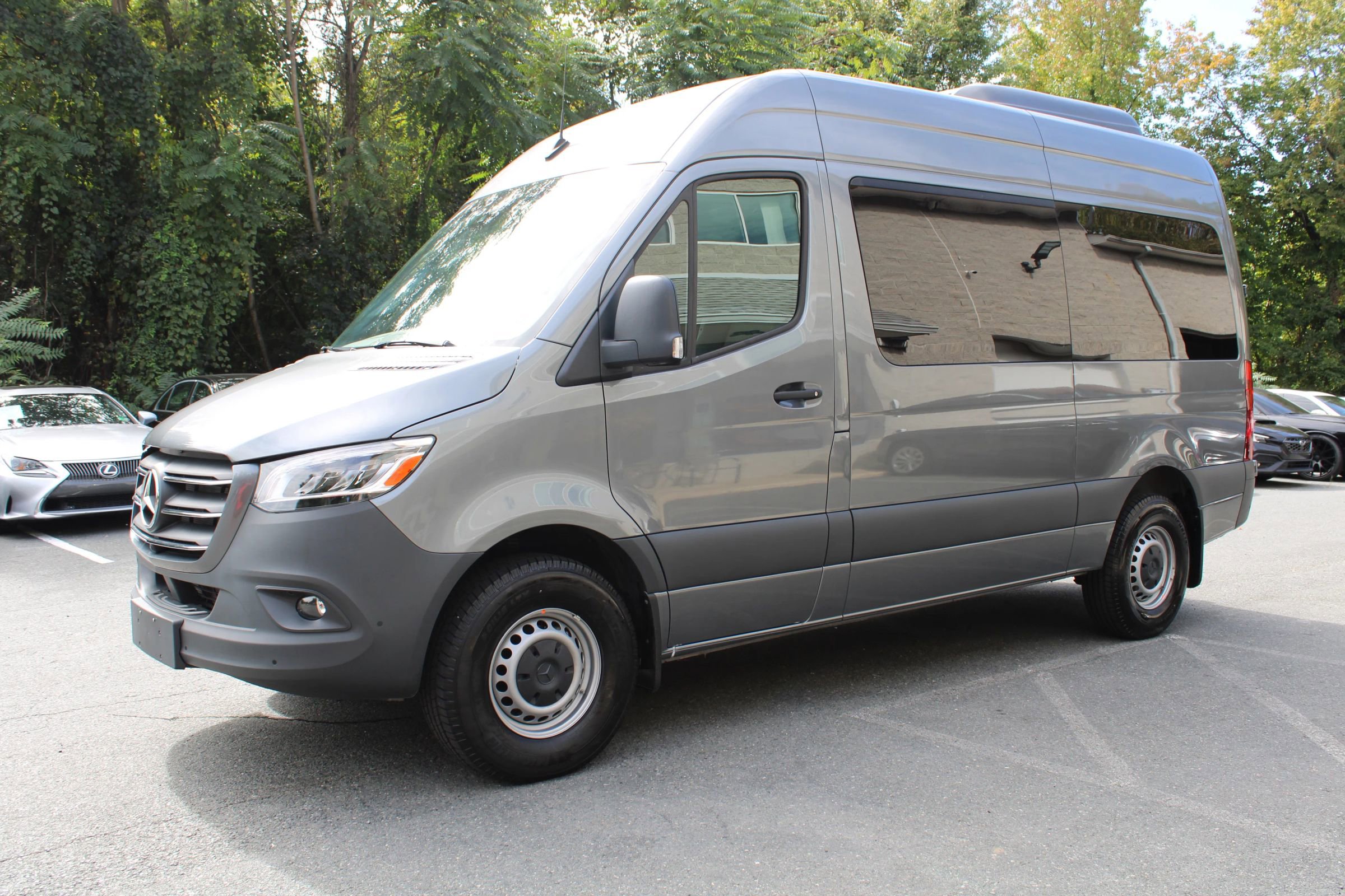 Used 2024 Mercedes-Benz Sprinter 2500 image 3