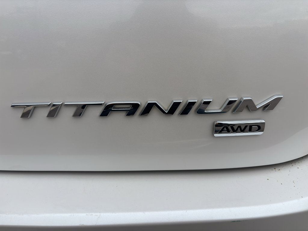 Used 2017 Ford Edge Titanium w/ Equipment Group 301A AWD/4WD image 33